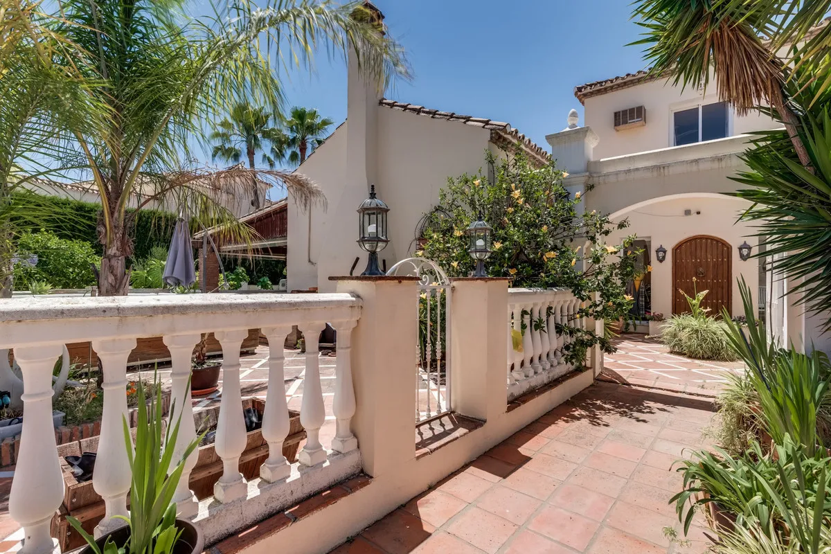 Renovation Villa in Scenic El Paraiso Alto, Benahavis