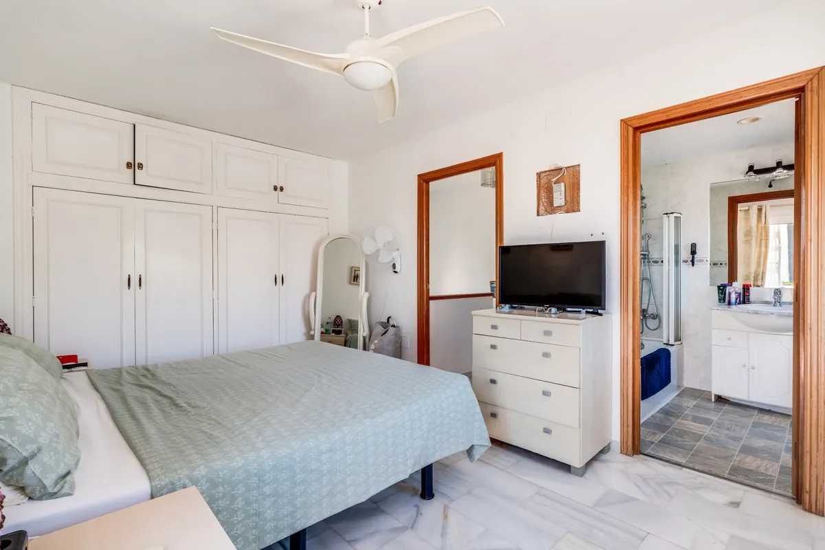 c8f3eb10-3984-4527-803d-8da933fb2b13