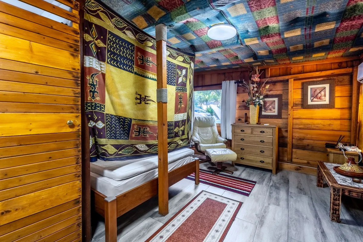 3dd3c74f-1275-4c04-be95-0aabe578f103