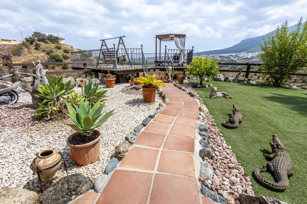 b5ec6565-b5e7-4efc-aa18-6aed3a990392