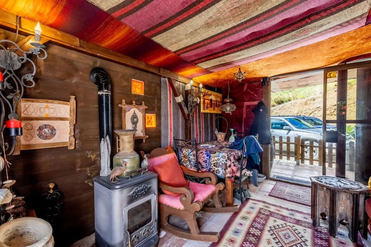 dc0c5cf9-2e8d-4c58-b1c4-d2a2e3caee62