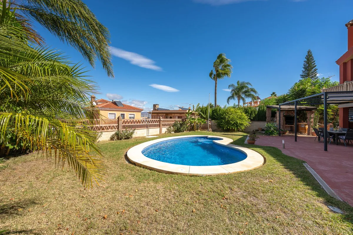 14581848-78ae-46ed-b5ae-a976d72243e9