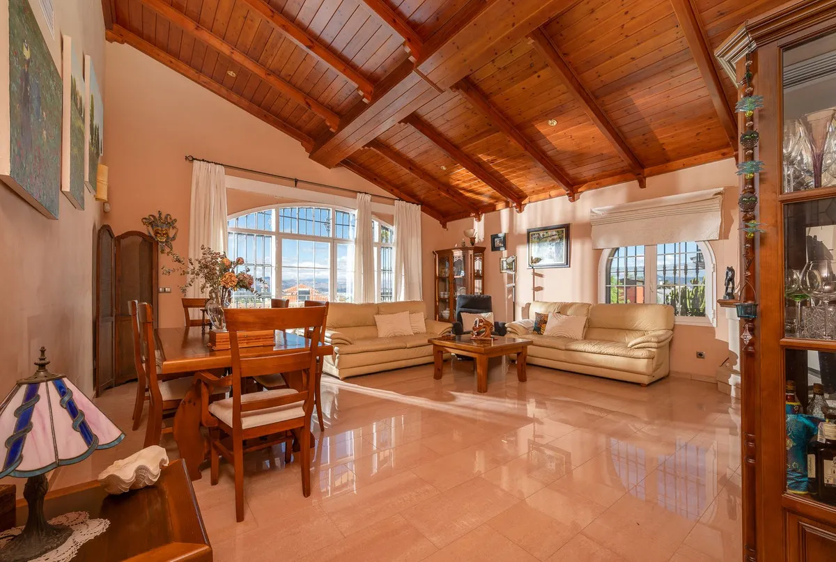 e812646b-e4ce-47c2-91ee-d8670e9487f5