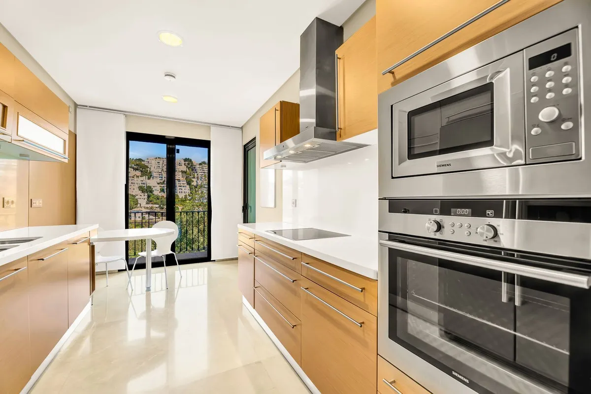 7127d442-8881-49ea-ad60-345a5a9933f8