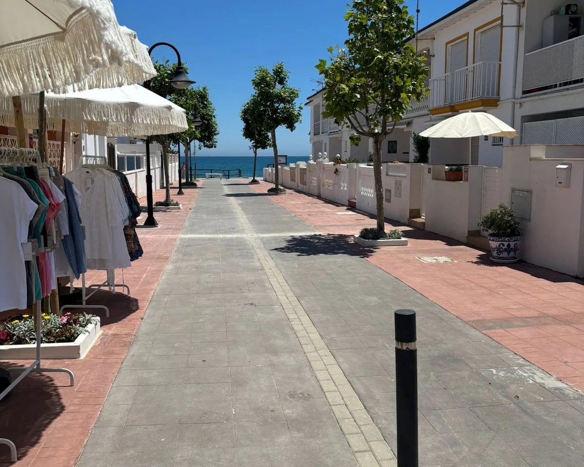 b703f95b-a2ac-49fd-903c-fb9521e2c694