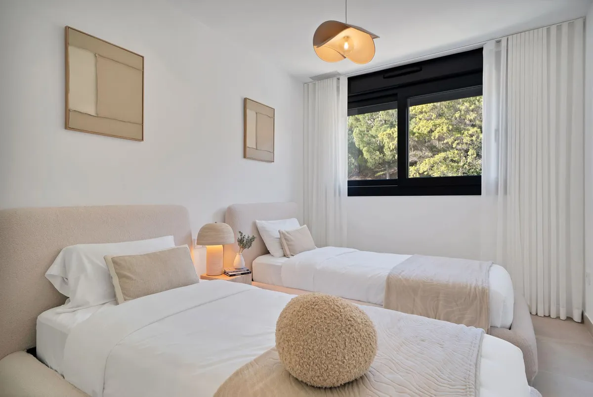 09f3c156-c200-40cf-a6bb-0ddb4037c25e