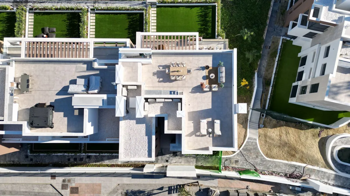 8ad98159-78f6-4df9-975f-7d1afb707126