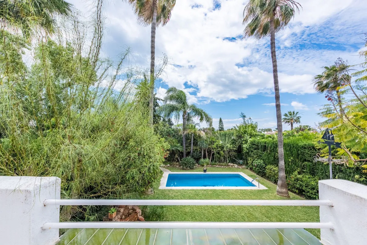 92980469-d102-41e8-8663-7d180cf3c3f5