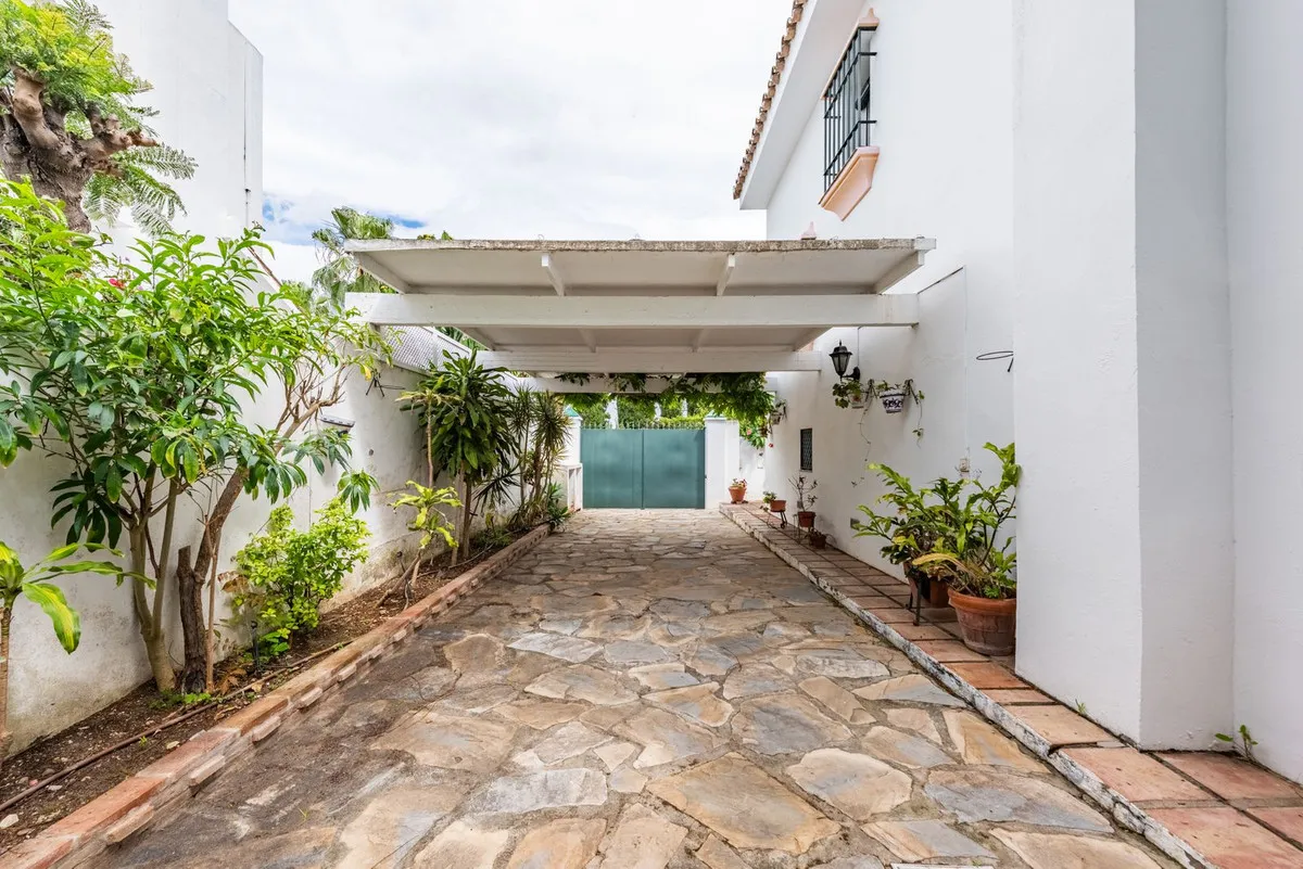 e9f930b4-2d4a-4a59-a5c0-5530302d84d4