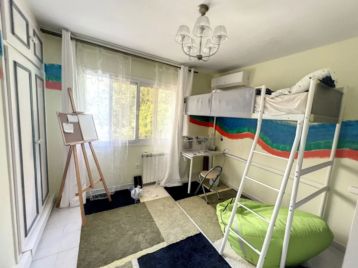 a2033296-9e51-4172-a14d-34c512a949c8