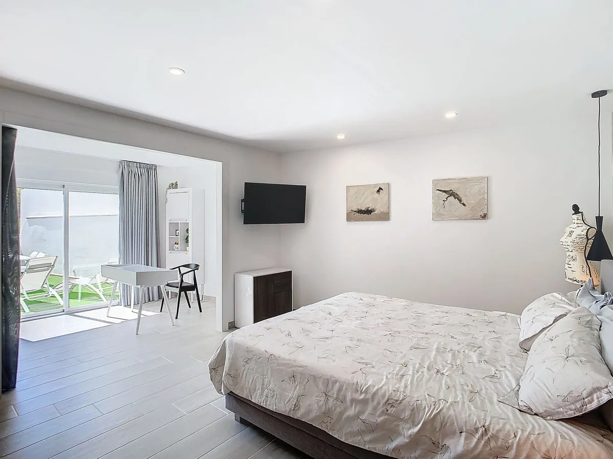 93341694-599a-487c-b221-c9f26a9a91d0