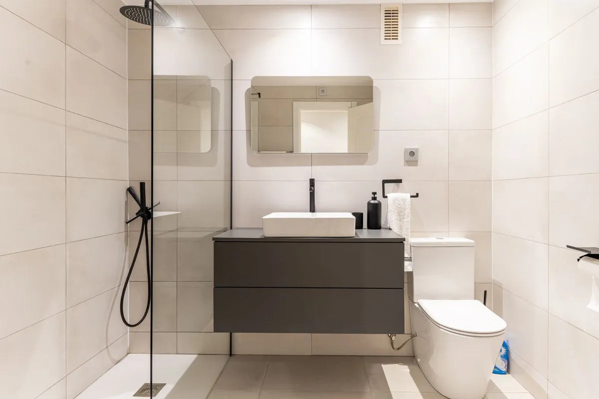 4bb56142-8b3e-4800-b0a5-bc7170e49f79