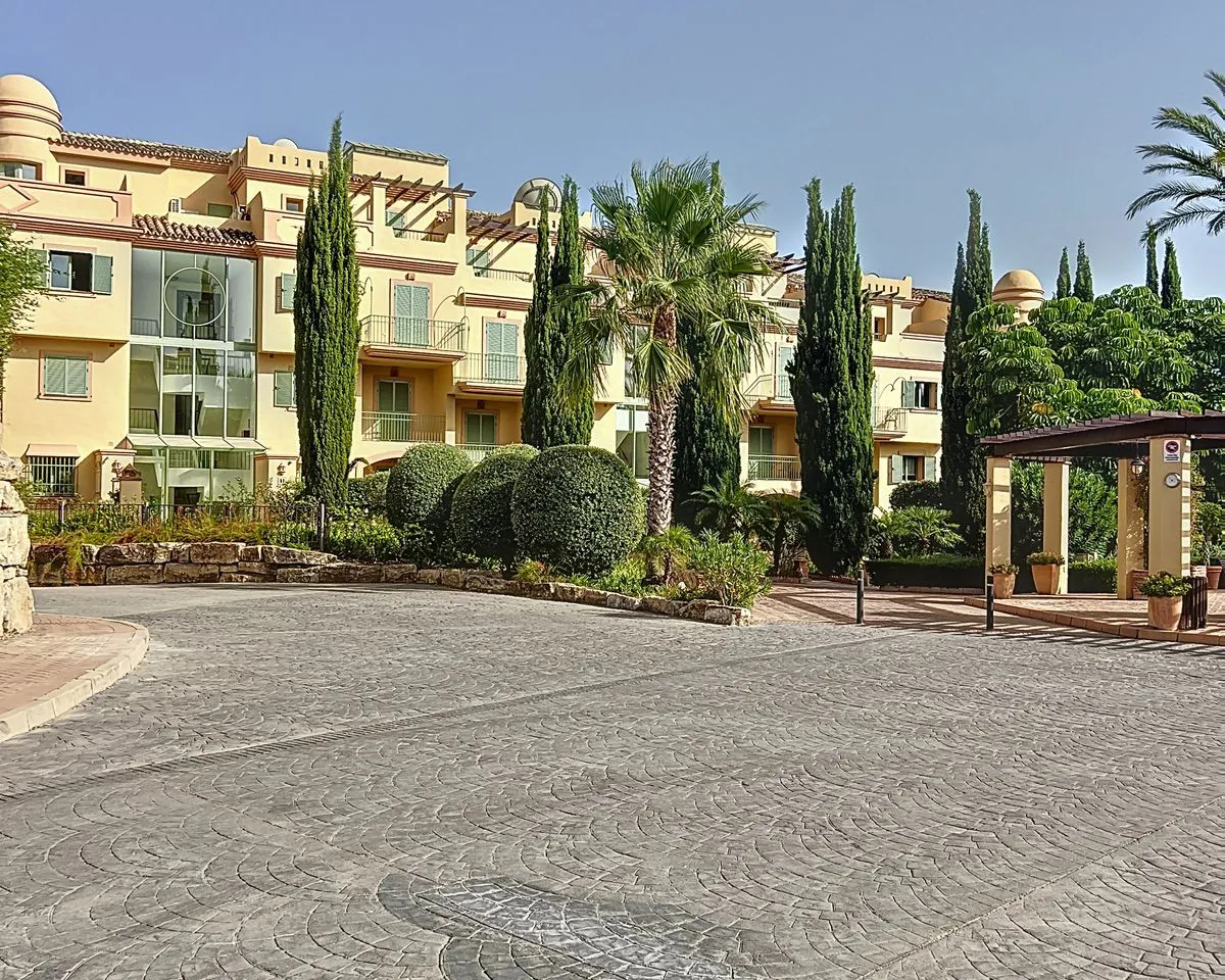 2d925579-9a79-46e5-b26d-775cae668cfc