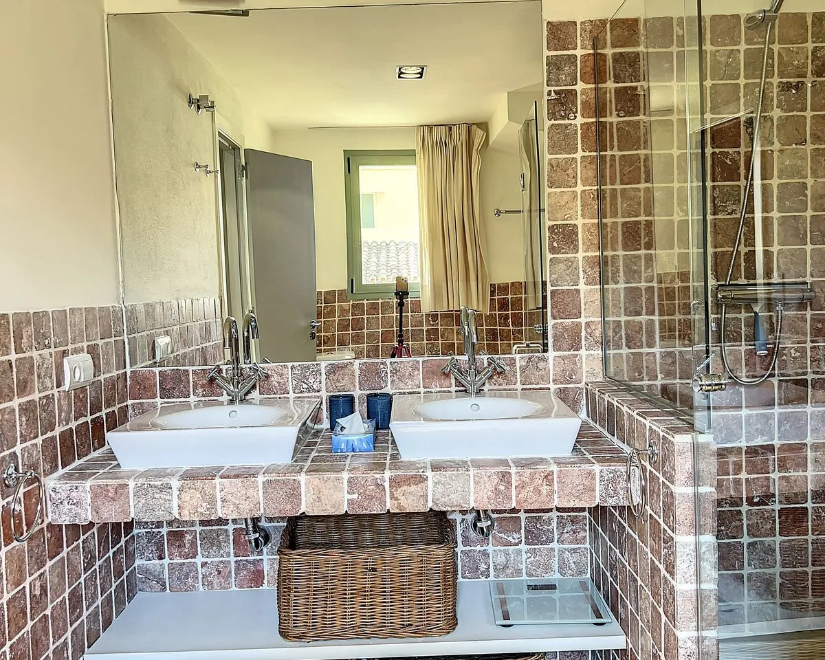 3a0edfd7-54e1-4a9d-8107-452808fb1c0d