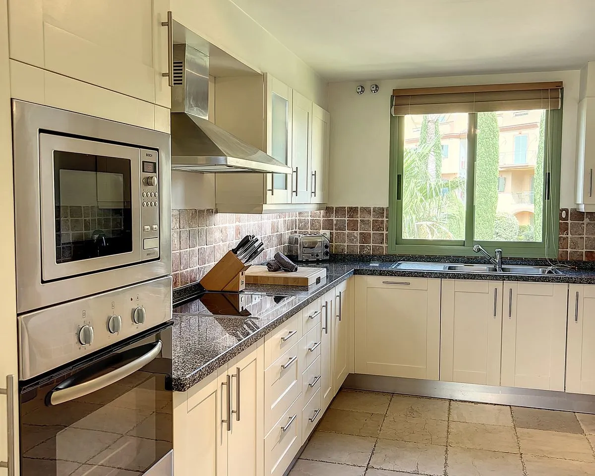 4fa6f61c-8629-463b-bdfd-b63a341e3825