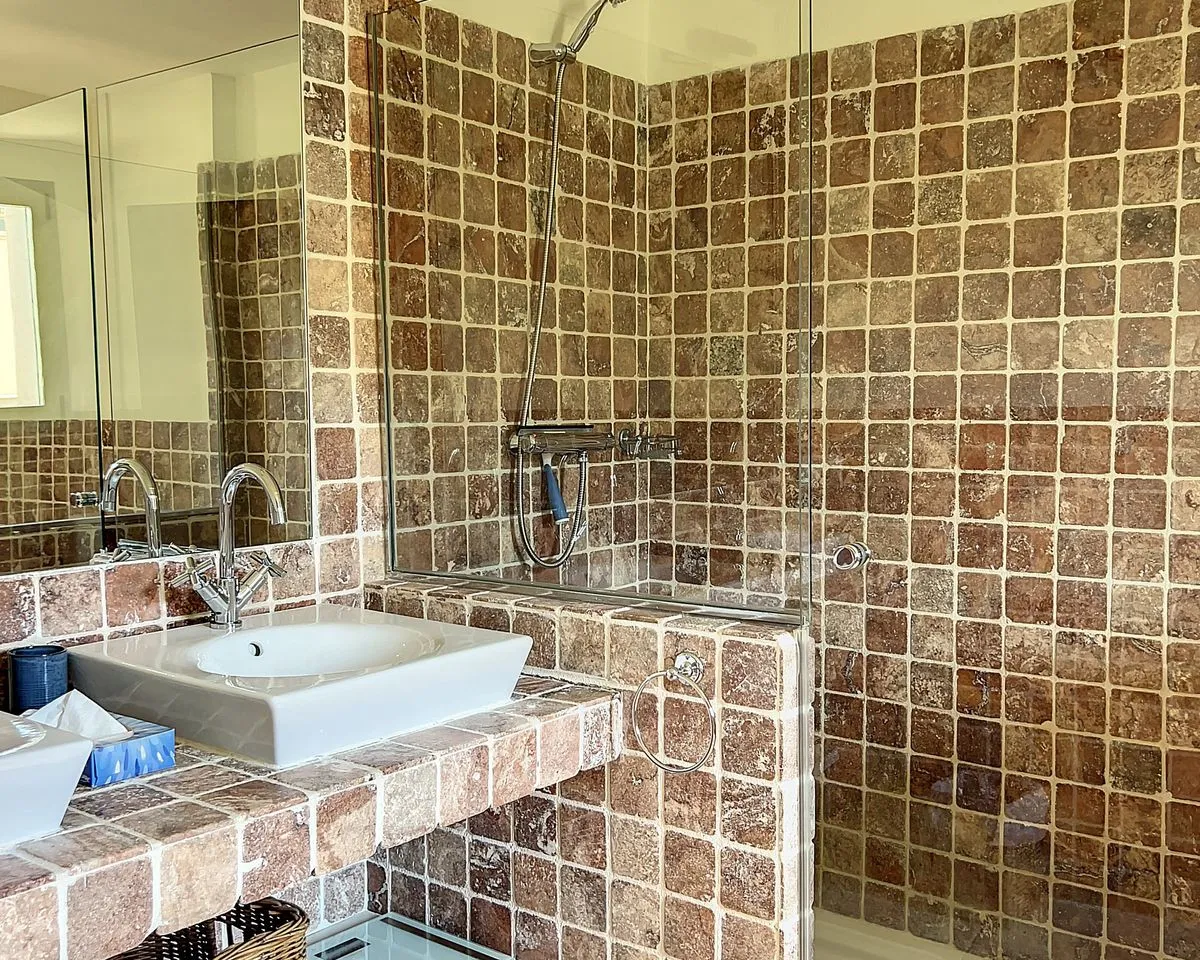 9314e98e-b0d9-4e9e-8d80-5db7c33b7a37