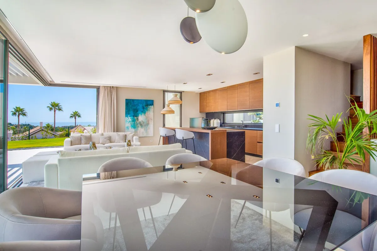 def06d51-2d09-44c0-b5cc-f02114866423