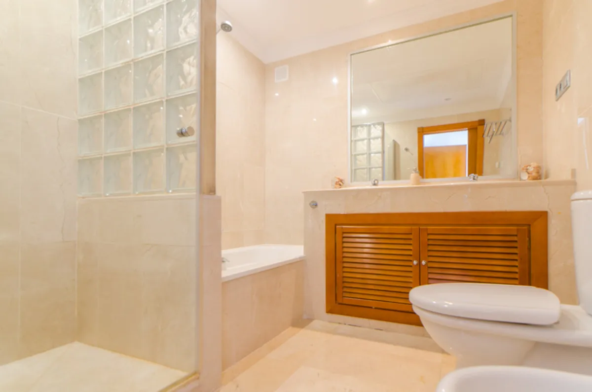 1afc1f2d-bbe0-4b9e-8e5d-a38f3e75e59d