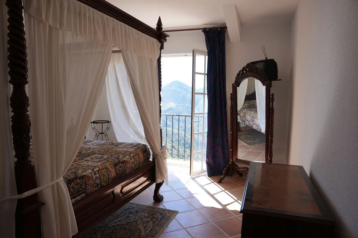 22536389-b9f9-4b94-8bbd-6f7d85967b32