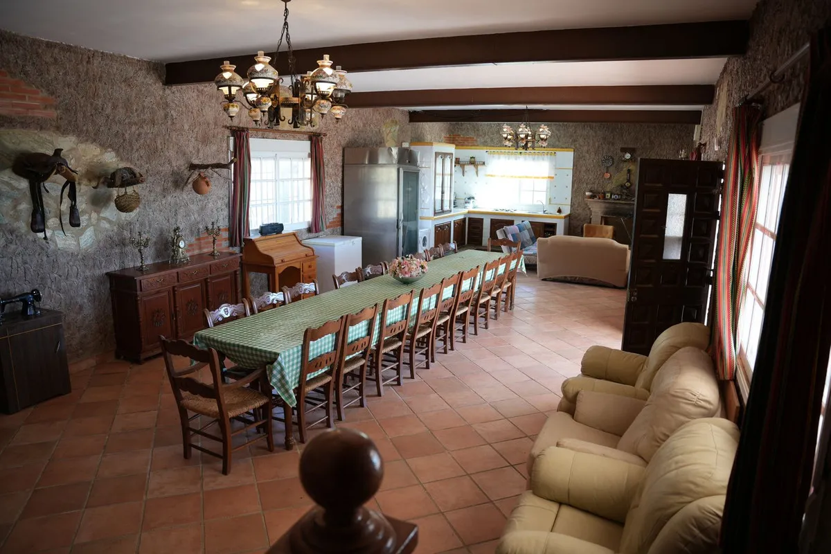 63c45404-3c9a-45eb-b920-e8abb2405e7f