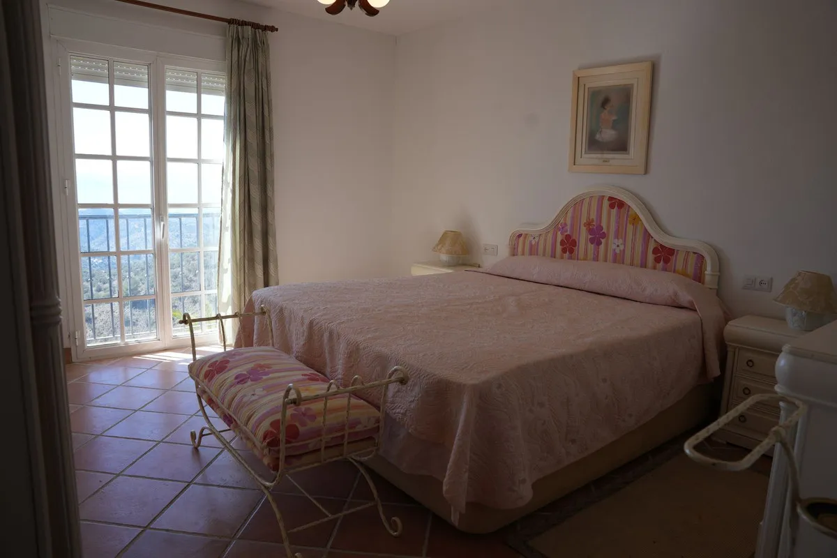 dc9132fc-e378-4fd0-8592-4a25f53881d8