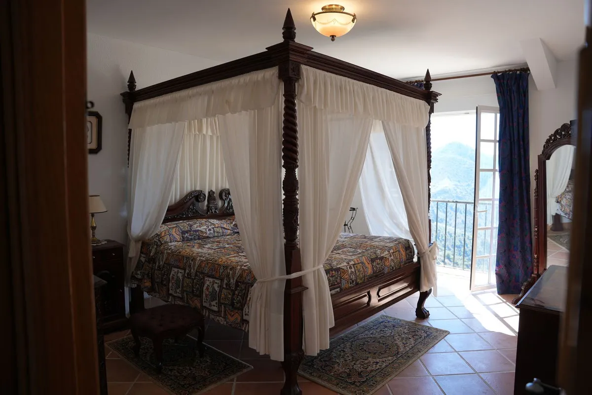 fcc4e6bc-7c27-49ed-bf05-2fb60db5b749