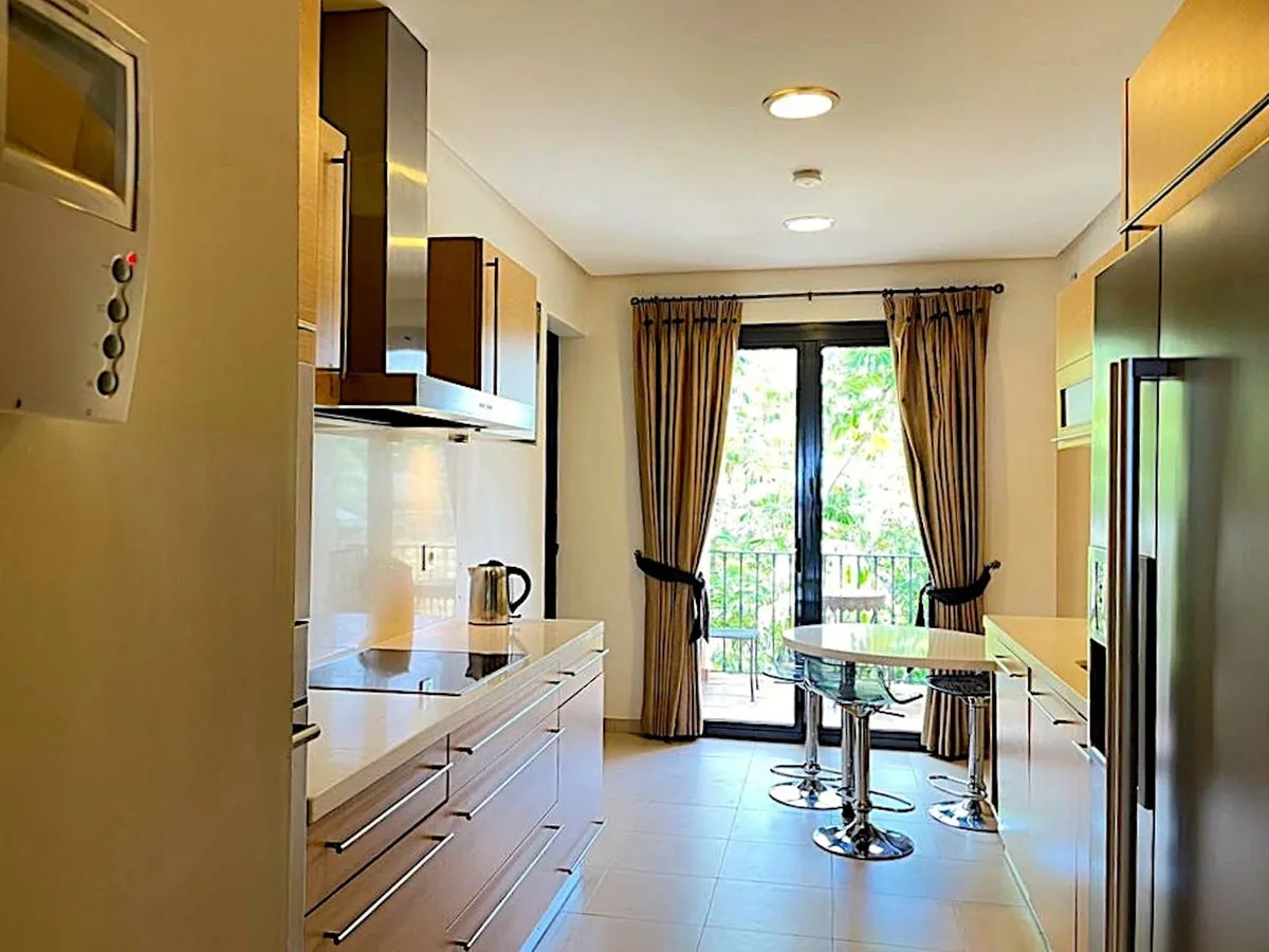 e300fd74-7b4d-4b1a-9805-55b625d9478b