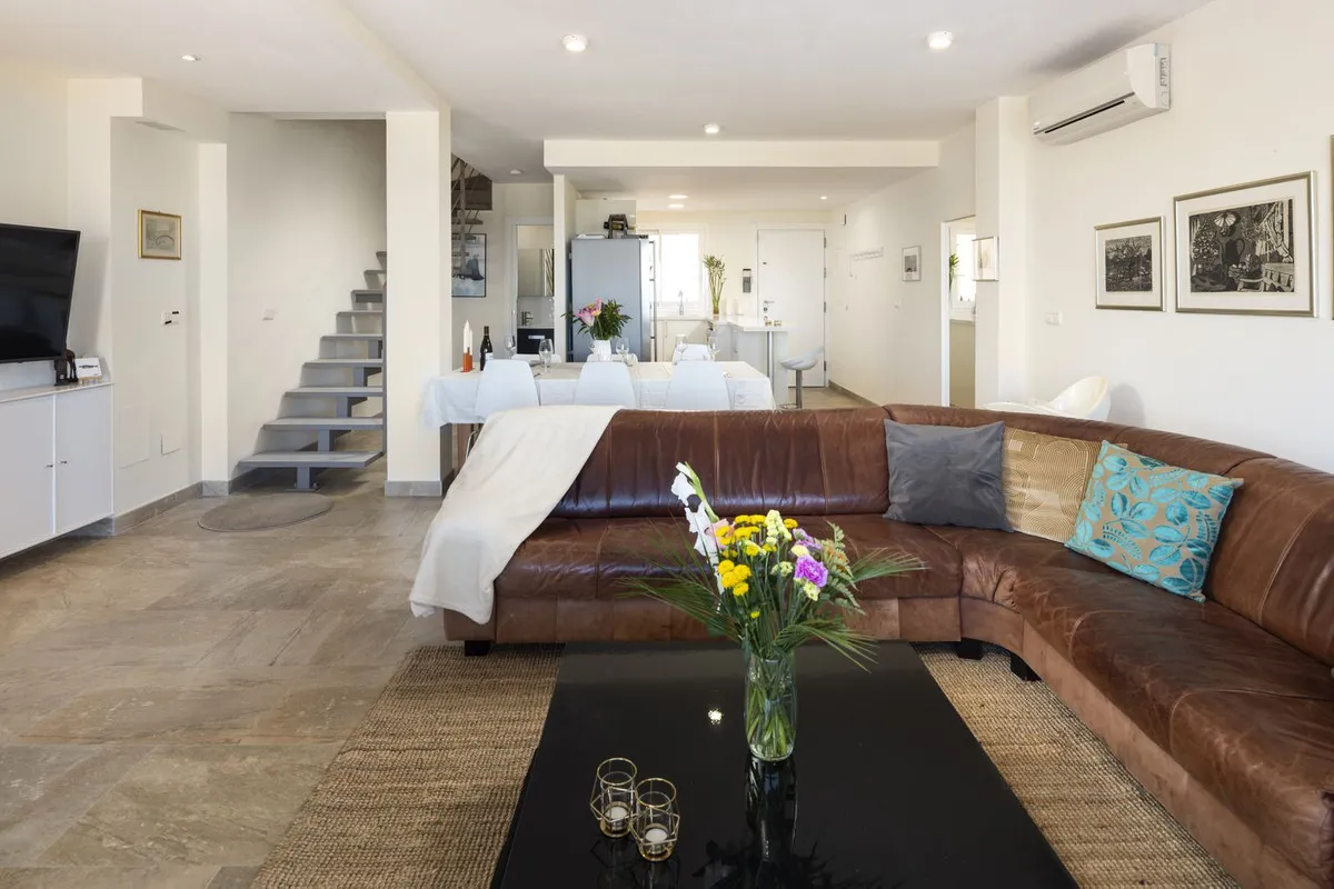 13e20c4f-e201-4650-9949-403e91179960