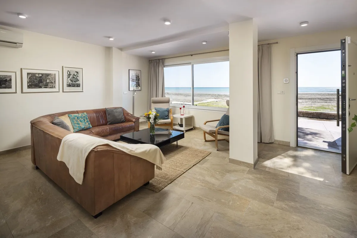 dee57694-a53c-4525-b9c6-b6c768ac30fa