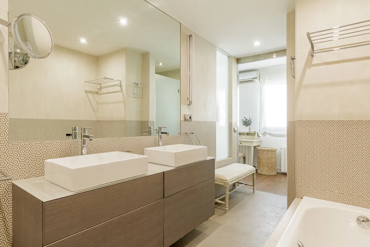 f0b79bdc-dc08-44c3-8355-ce7945ad66a6