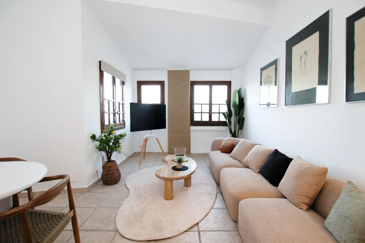 17054db3-7d10-4e83-abee-f724fb8c4678