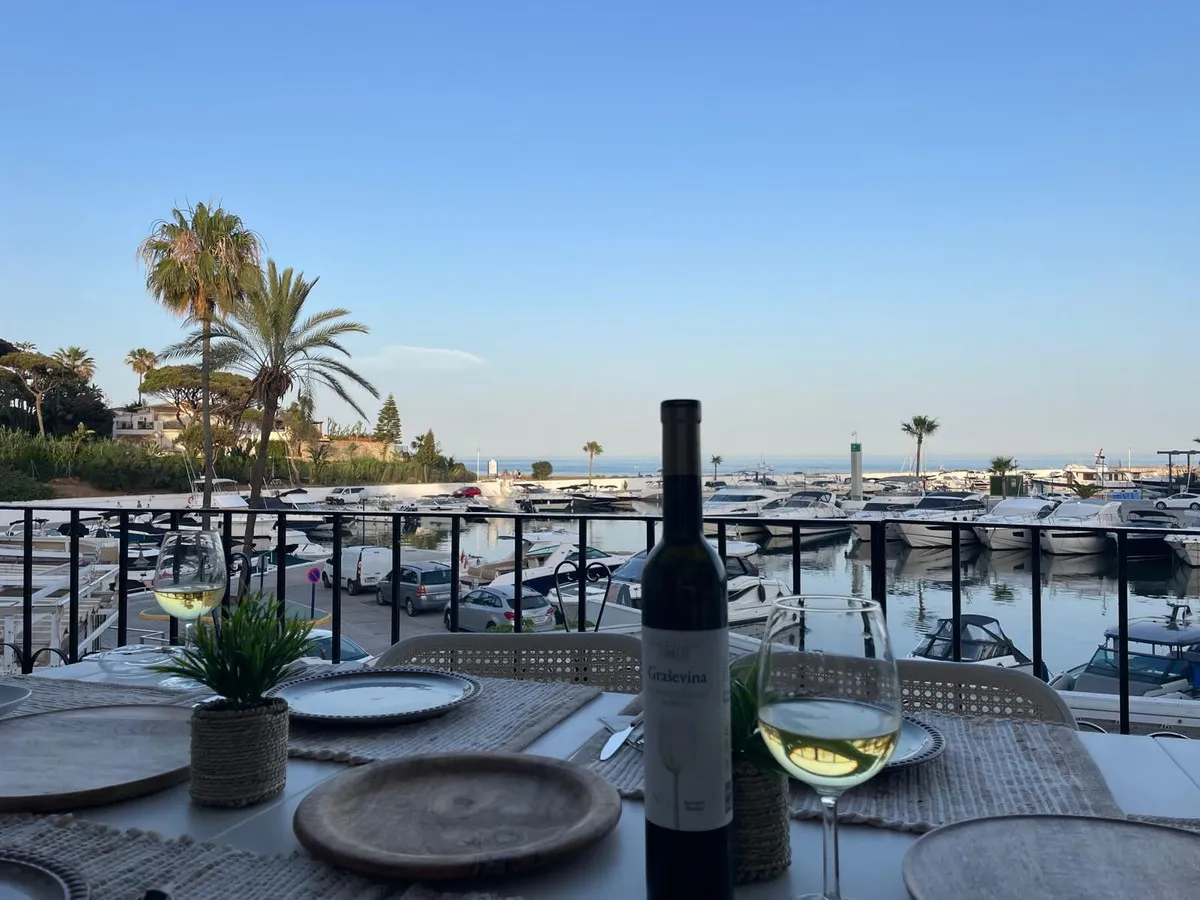 ef870b25-b05c-4cab-a92b-21a1e51b1144