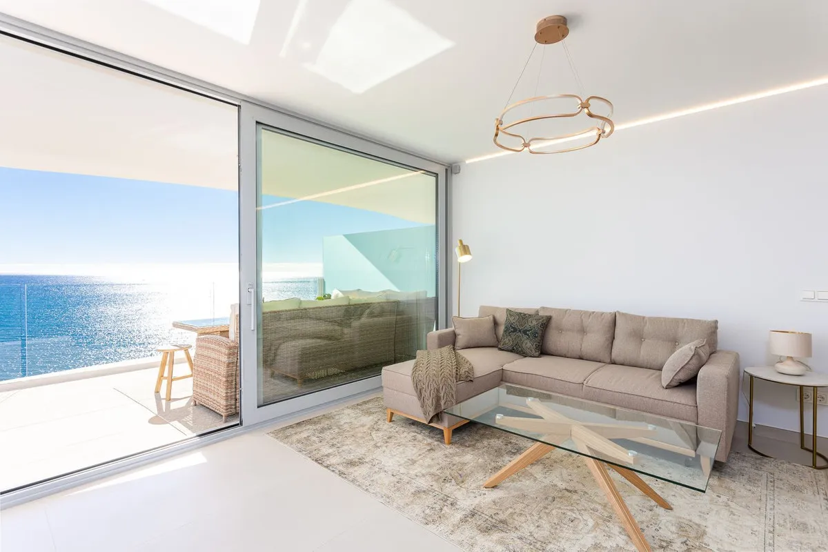 96d43fff-4db7-40fc-b1e5-ba385e105d98