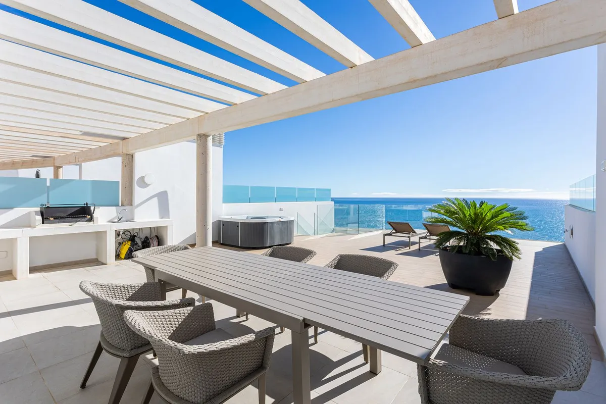 d642e0a6-c27d-41a1-99ef-c18d6b585e80