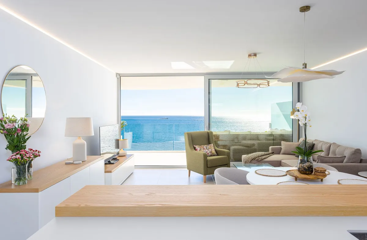 ee512b87-e944-40ff-8e4d-4a0f8d08775a