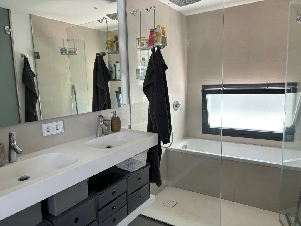 fe1088bc-12e0-43b5-b71c-c15acdaea9b7