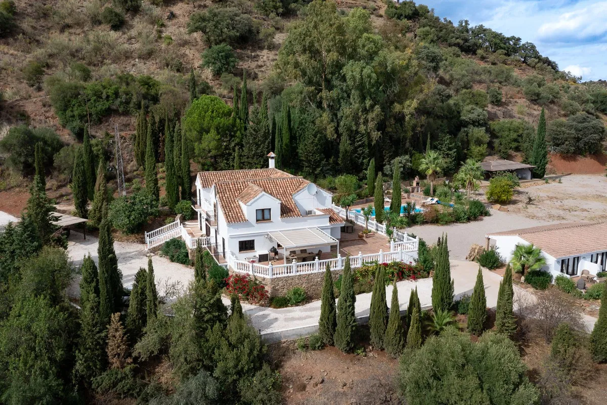 139b03e0-0996-483c-99b8-4b06d32050db