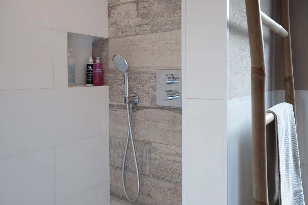 53b1fe40-2bd5-42bf-8726-d52f7d21cb49