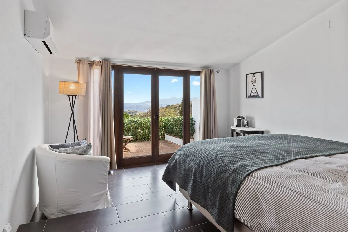 6cc2f3a0-f722-4e60-94a2-6b05d24c770d