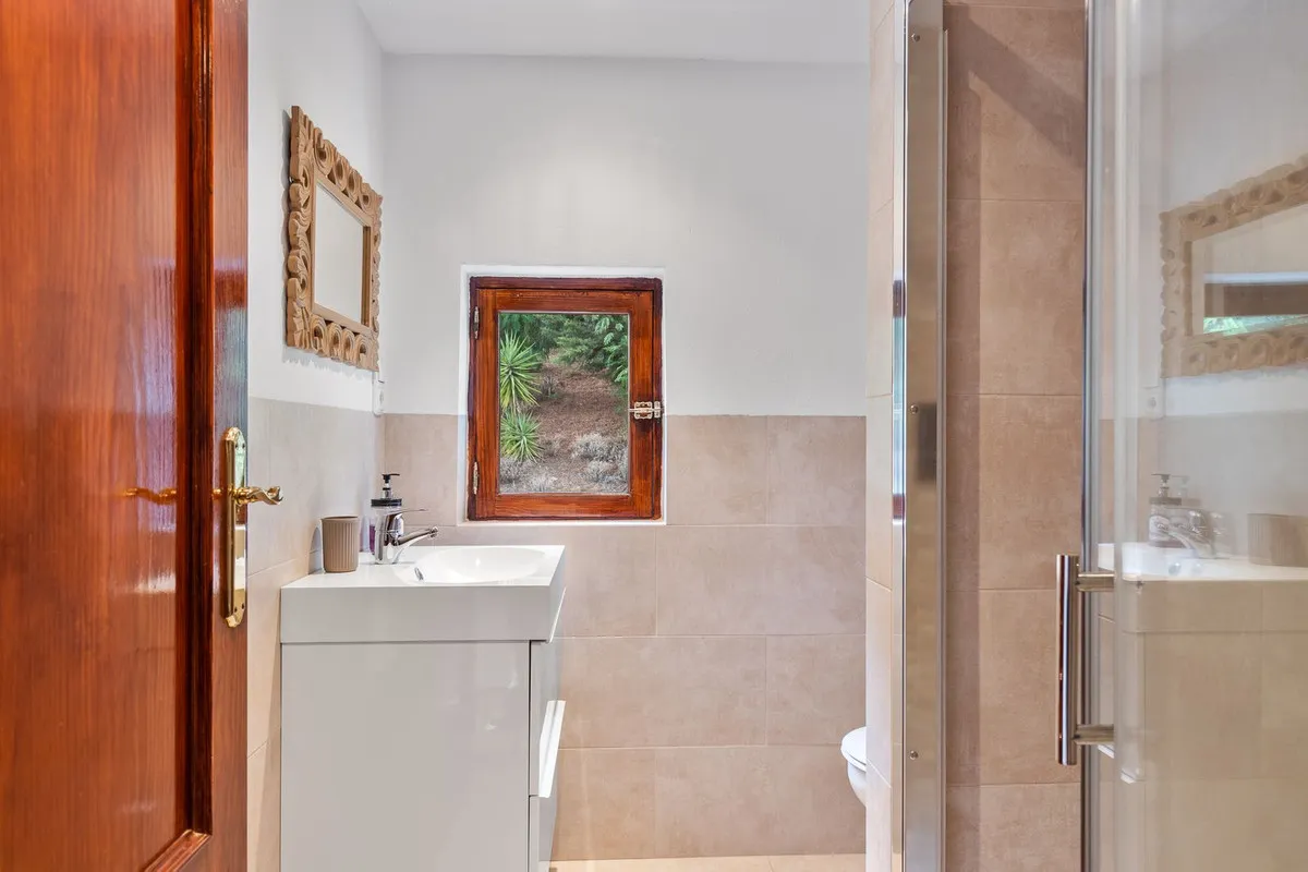 bb463806-c198-4b5a-9c54-e5e0588dc8bf