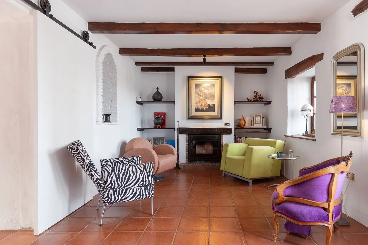 c7b35b2a-3a15-4767-a125-18a90c9b094b