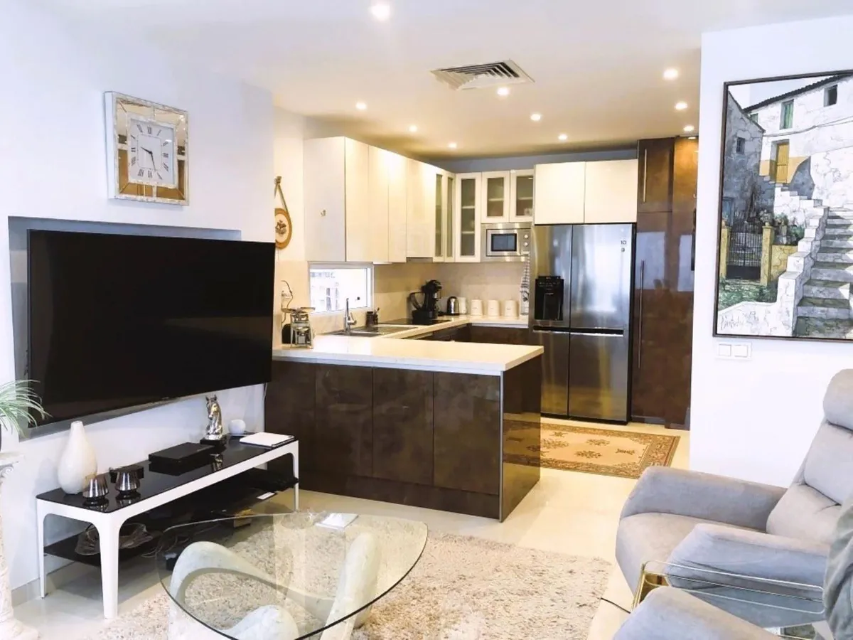 ef491af1-ef6d-4ecd-a2b7-10d5401608c3