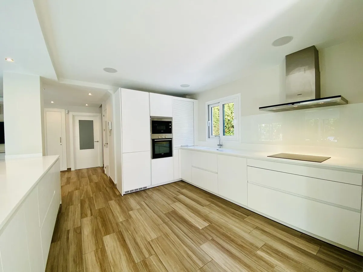 ecee8c81-c6af-46d2-a894-0b41d6967863