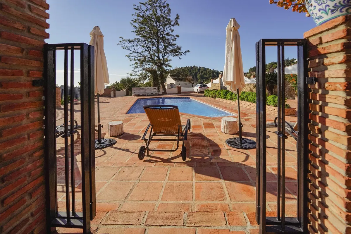 3818e3fc-987a-40a4-beef-51aee3b62690