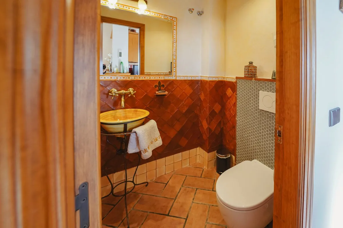 7e505828-7b42-4a6d-9da9-22a3ab3bf0c0