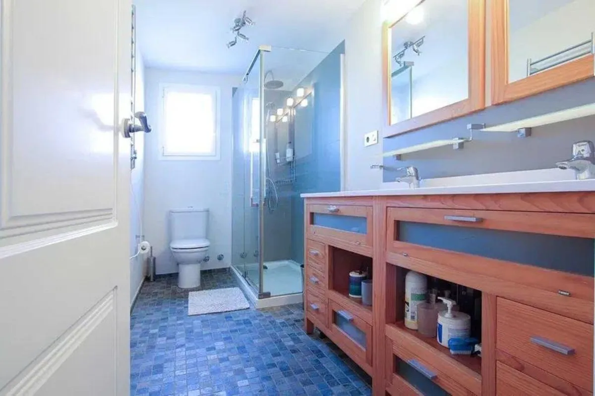 afdb9617-6c6d-4c45-b785-6e35be9ef924