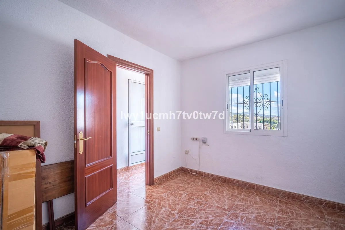 d6703de3-236e-4c5b-9abd-cba9043c5b8d