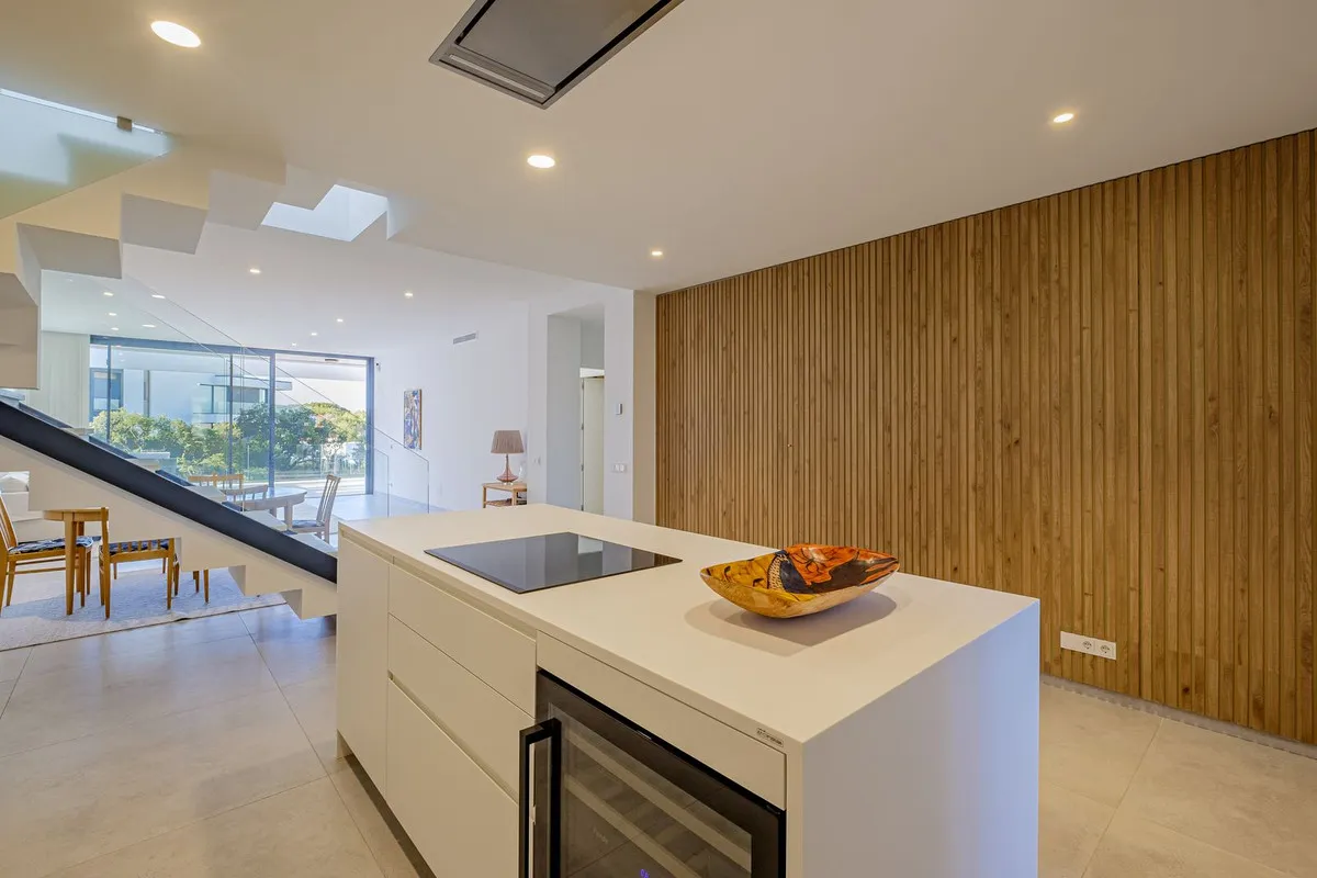 7c9a9afb-4b92-4d6d-8500-ac4c8a13ac21