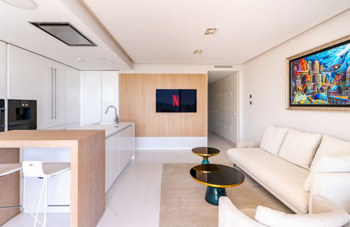 b9bf8e74-2339-4010-b7c6-00e3b6756f10