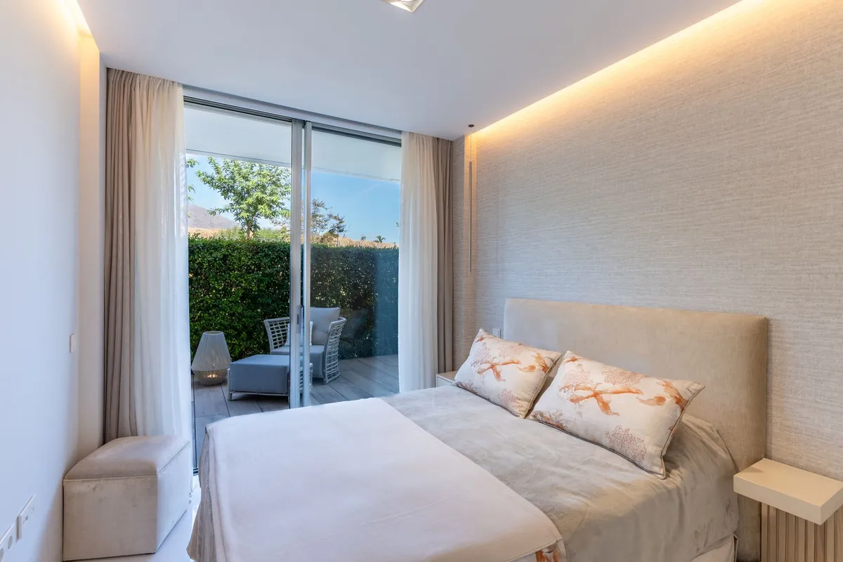 ca683cc2-a968-4de4-92f7-cef84cb1898b